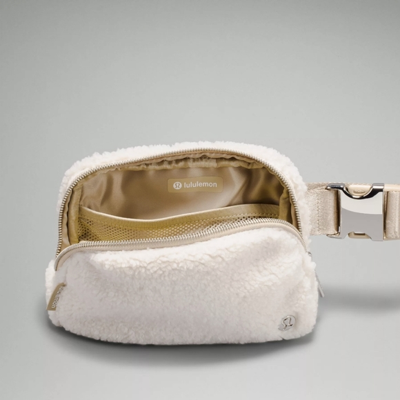 Lululemon everywhere belt bag *fleece - Picture 2 of 6